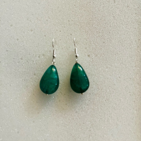 Green bead earring - Picture 2 of 4